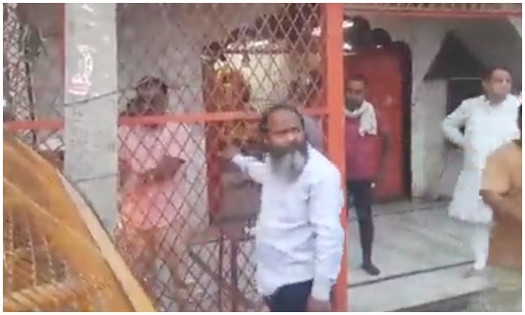 Jahangirpuri: Hindus remove the gates of temple voluntarily ahead of anti-encroachment drive