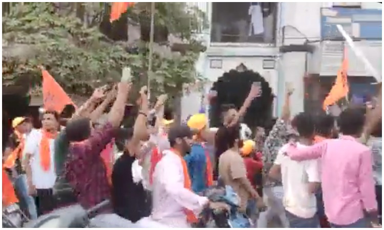 Viral video shows the moment when Hanuman Jayanti procession was attacked first near a mosque in Jahangirpuri, mosque attack claims fall flat