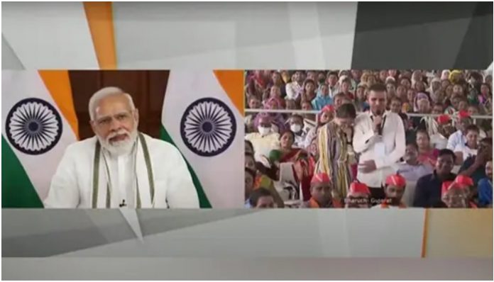 PM Modi gets emotional while talking to an aspiring doctor and her visually challenged father