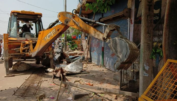 Anti-encroachment drive in Shaheen Bagh begins as planned, Delhi police provides cover: Reports