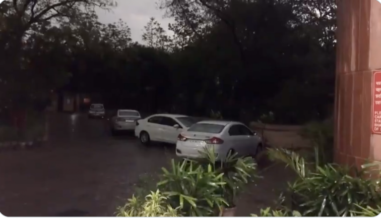 Heavy rains, thunder, hailstorm lash Delhi-NCR, temperature drops 10 degrees in an hour, trees uprooted