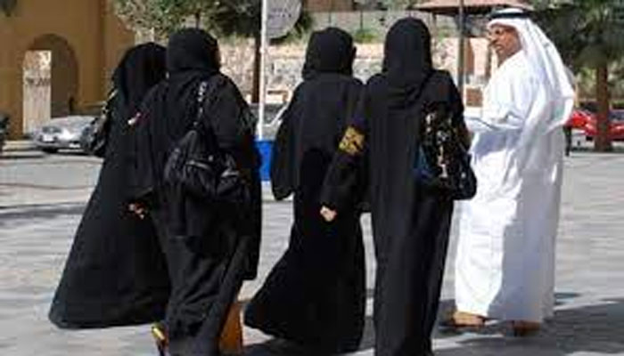 Fact-check: Did a man in Saudi Arabia marry four women from the same school