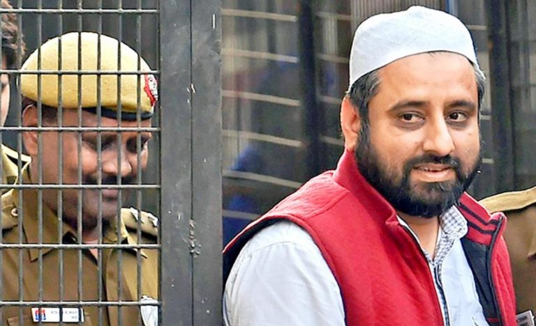 Delhi HC refuses to stay Delhi Police’s decision to declare AAP MLA Amanatullah Khan as a ‘BC’, asks police to respond to Khan’s plea