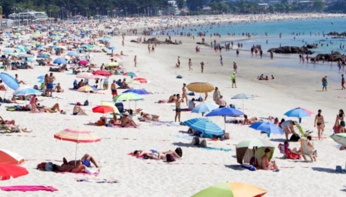 Spain: Urinating in the sea may cost you over Rs 61,000