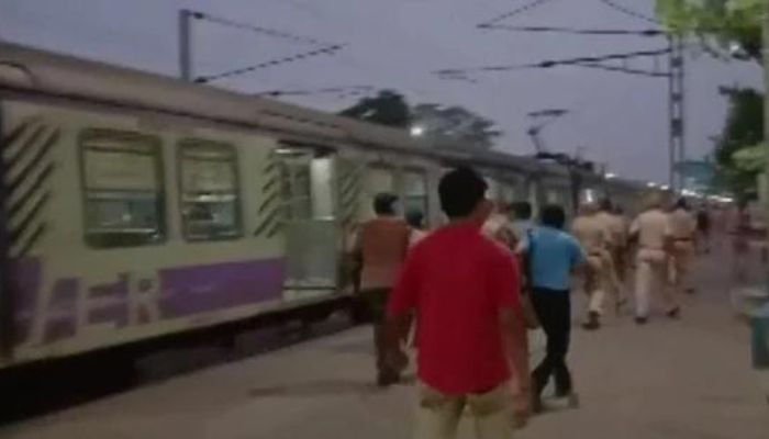 Blasphemy row: Islamist mob vandalise railway station, pelt stones at local train in Nadia district in West Bengal