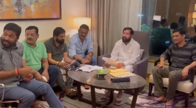 Eknath Shinde sticks to Hindutva, says Shiv Sena must come out of the ‘unnatural alliance’, four more Shiv Sena MLAs reach Guwahati