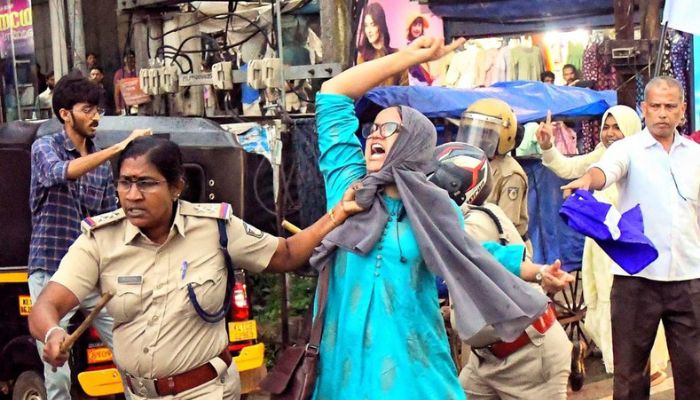 Kerala: Police pulls Barkha Dutt’s ‘Shero’ Aysha Renna with her hijab for protesting against bulldozer action in UP
