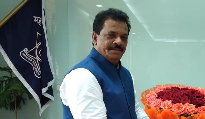 Mlc Ravindra Phatak And Two Mlas Join Eknath Shinde In Guwahati