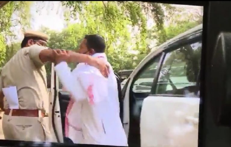 Watch: Congress mocks Veer Savarkar to claim bravery, while their leader Srinivas BV runs away to escape from police detention