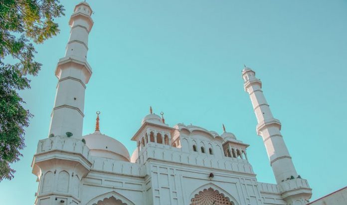 Teele Wali Masjid in Lucknow