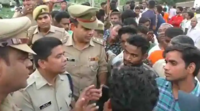 Paragwa villagers led by head Shakina harass Kanwariyas, men block roads, women pelt stones
