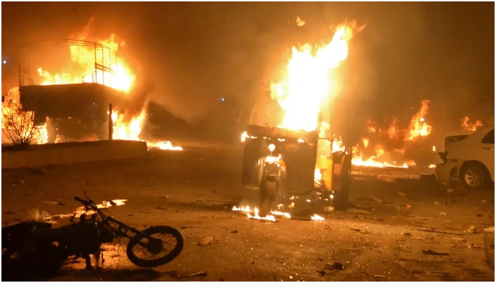 Pakistan: Suicide bomber rams bike into a military convoy in North Waziristan, 10 soldiers left injured