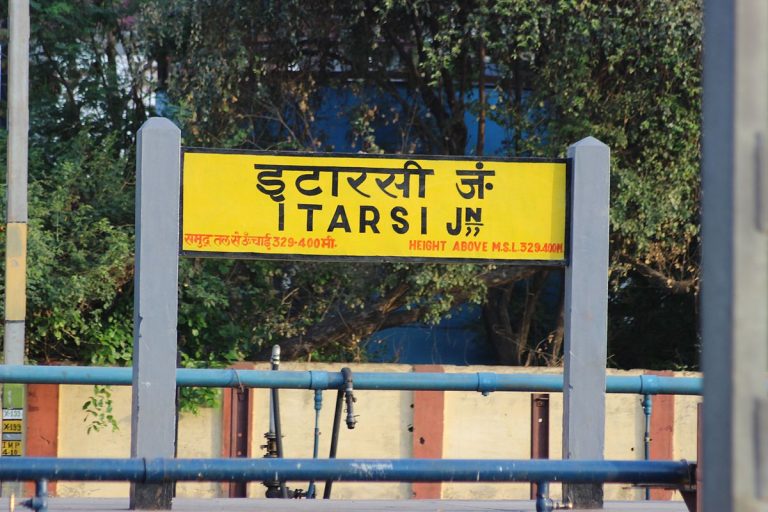 Breaking: Jaipur-Secunderabad Express stopped at Itarsi station after reports of a bomb in the train, police on the spot