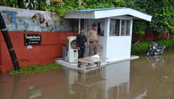 Delhi: AAP government that made lofty promises to transform Delhi fails to drain rainwater near Deputy CM Manish Sisodia’s residence