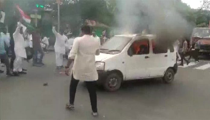 Sonia Gandhi : Congress workers burnt car in Nagpur