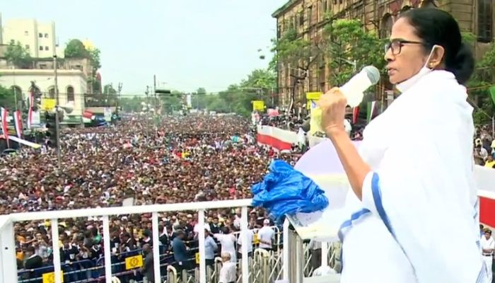 West Bengal: Trinamool Congress workers hurl crude bombs at each other in Arambagh. Here is what happened