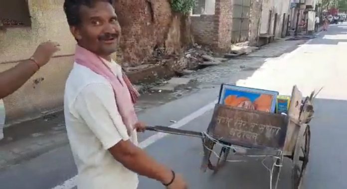 UP: Sanitation worker reinstated after being sacked carrying portraits of PM Modi and CM Yogi in garbage