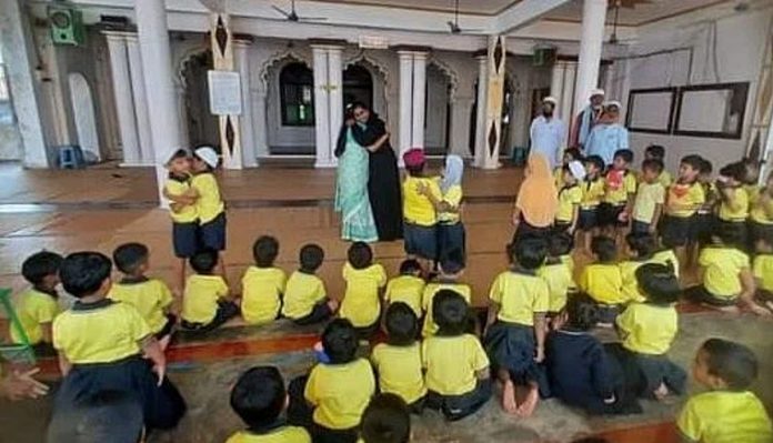 Karnataka: Private school takes kids to mosque on Bakrid, Hindus protest