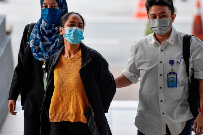 Malaysia: Muslim woman charged for insulting Islam for removing her dress during comedy act