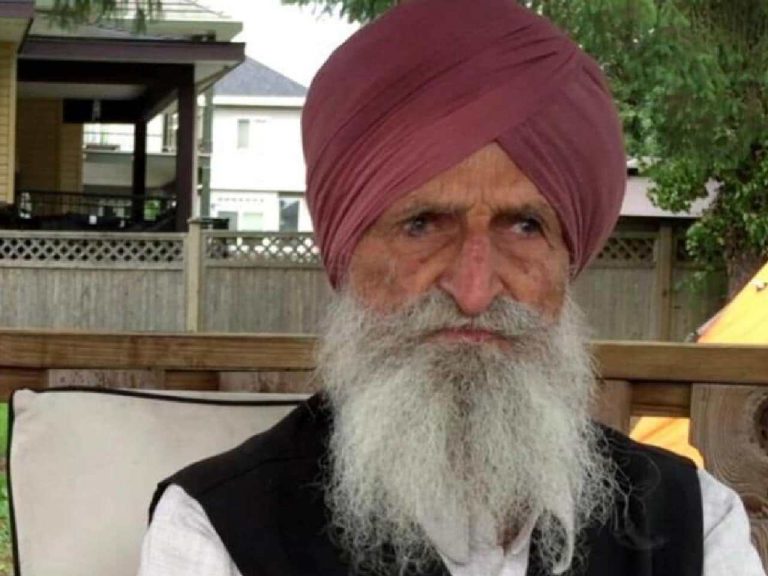 92-year-old Sikh man, who lost 22 family members to Partition violence, meets his surviving nephew Mohan Singh-turned-Afzal Khaliq in Pakistan