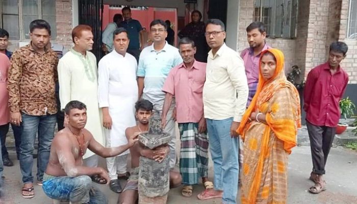 Bangladesh: Fisherman discovers Shivling in a river, local Hindus fear they will lose its custody