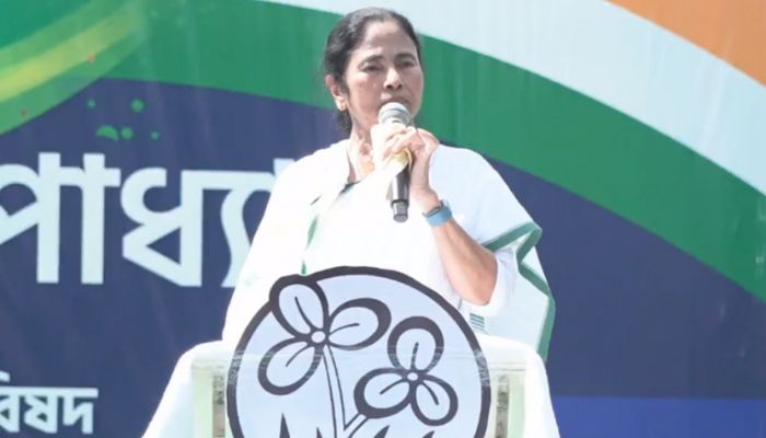 ‘We will rip your tongue out’: Mamata Banerjee threatens BJP over arrest of party leaders in corruption cases