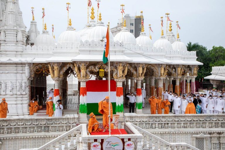 Swaminarayan Akshardham Gandhinagar celebrates India’s ‘Azadi ka Amrit Mahotsav’ in the presence of Sadguru Pujya Ishwarcharan Swami