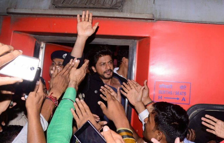 Fact-check: Did Shah Rukh Khan ‘donate’ Rs 23 lakh for an RO plant at Vadodara railway station? Here is the truth