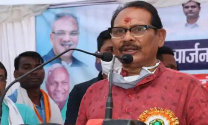 Chhattisgarh Minister at 'Nasha Mukti Abhiyan' says 'liquor unites people, we also use it sometimes', video viral