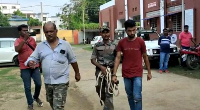 Banned Bangladeshi organizations are increasing activities in Dumka, influencing Islamists to trap, convert non-Islamic women