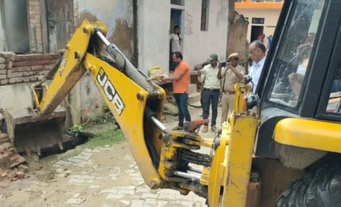 Uttar Pradesh: Homes of 7 accused jailed for thrashing, assaulting a woman in Hamirpur forest park bulldozed