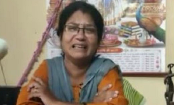 Agra: Burqa-clad teachers, students gang up against Principal of a College, torture her for being a Hindu, video of her crying goes viral
