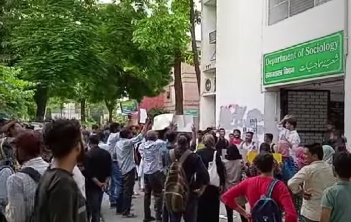Jamia cancels admission riots accused Safoora Zargar, students protest in support