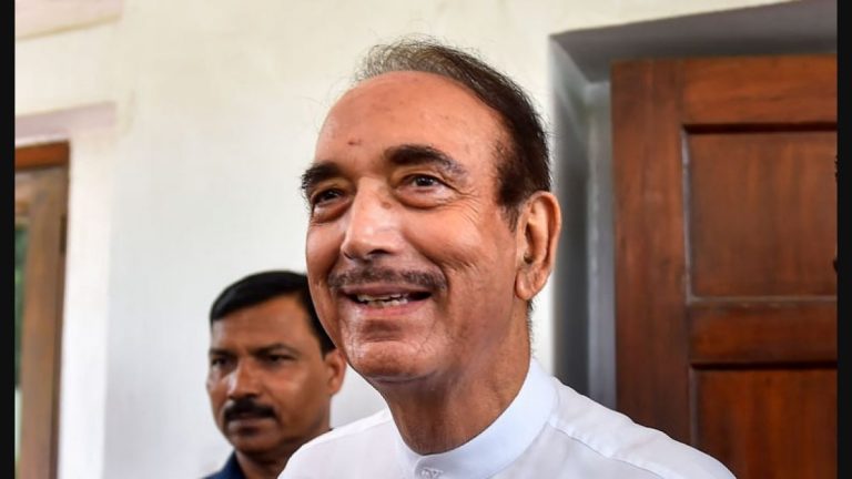 Senior journalist says Congress is “paying” journalists to attack former party member Ghulam Nabi Azad