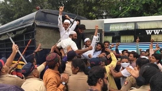 Muslim influencers, activists cry ‘Muslims under threat’ after radical org PFI, which teaches bomb-making to cadres, is banned