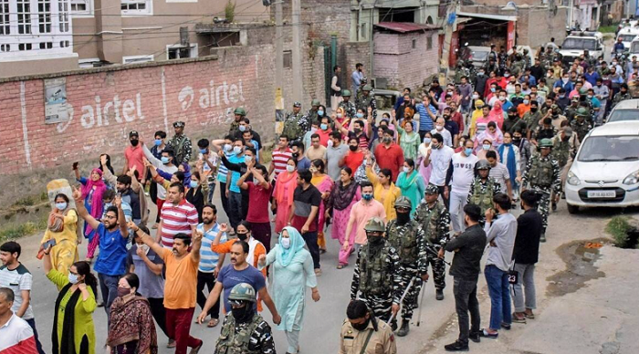 10 Kashmiri Pandit families leave village in Shopian amid targeted terror attacks, shift to Jammu
