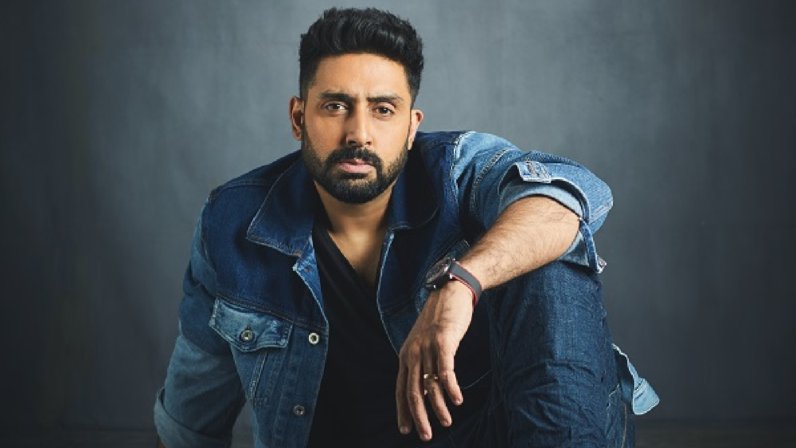Abhishek Bachchan gives befitting reply to social media troll