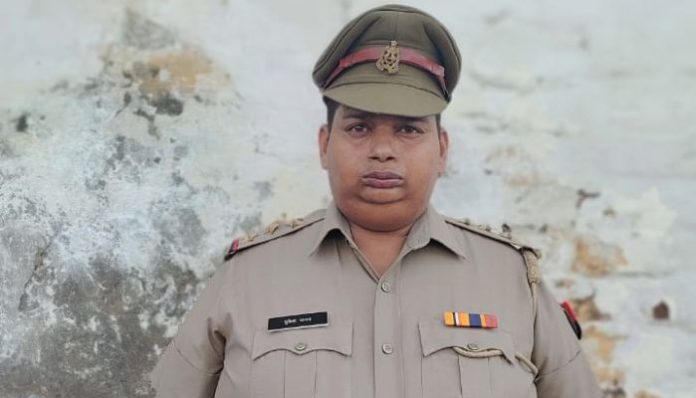 UP: Man arrested for impersonating as cop, wanted to avoid toll