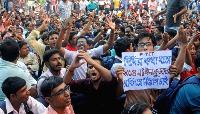 West Bengal: Police unleashes brutality against protesters demanding appointment letters despite clearing TET exam in 2014