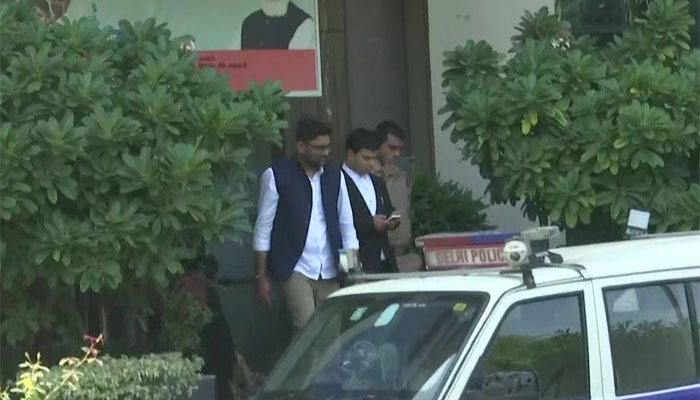 Delhi Police detain Gujarat AAP chief Gopal Italia from NCW office for questioning, AAP leaders spread old photo to make false claims