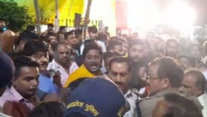 Jabalpur woman attacked with inflammable substance in Durga Pooja pandal