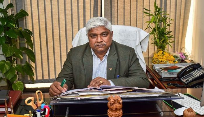 Arvind Kejriwal hits the panic button ahead of Gujarat polls, gets minister Rajendra Pal Gautam to resign who attended anti-Hindu event