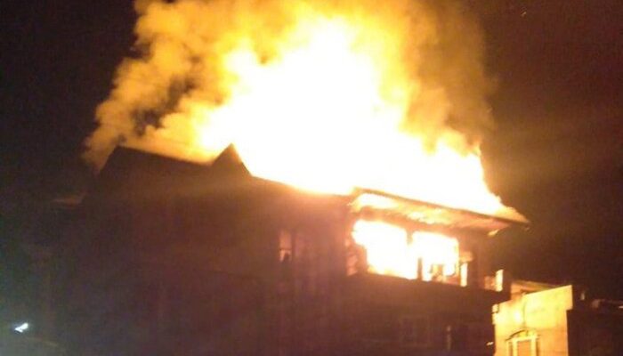 Jammu and Kashmir: Mosque named Masjid Mustafa and a house damaged after catching fire, 2 firefighters injured