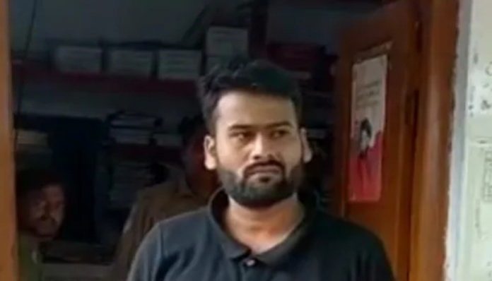 Mohammad Zubair caught stealing money from Hanuman Mandir in Bareilly