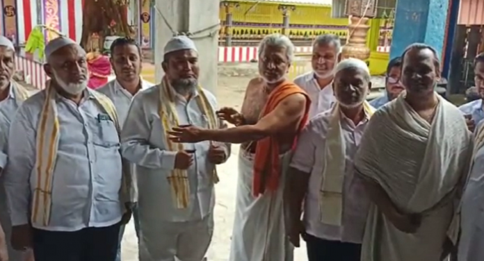 Coimbatore blast: Masjid committee members visit Kottai Easwaran temple, condemn the explosion
