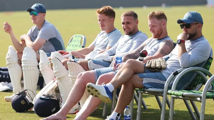 8 players of the England cricket team visiting Pakistan, including captain Ben Stokes, fall ill a day ahead of the first test, advised rest
