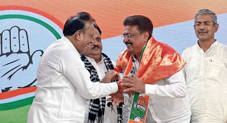 Gujarat AAP leader Indranil Rajguru leaves the party to join Congress, claims a large amount of money comes to AAP office