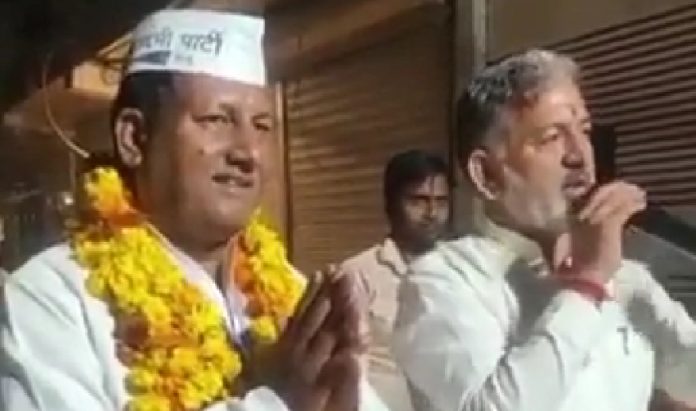 'If you don't vote for AAP, will not clean sewers': AAP MLA Mahinder Yadav