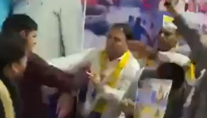 Watch: AAP workers thrash party MLA Gulab Singh Yadav over ‘selling’ tickets for MCD polls