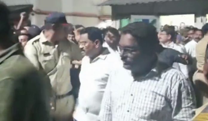 Supporters of Shinde and Thackeray faction clash in Pune, FIR lodged